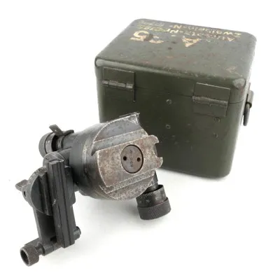 CB0410_3