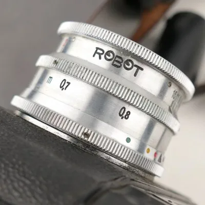 CB0476_8