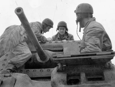Ram-I-tank-crew--5th-Cdn-Armd-Div--Aldershot--UK--24-Dec-1942---Library-and-Archives-Canada-Photo--MIKAN-No--3525210-