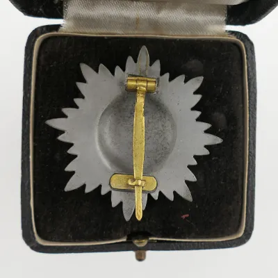 Cased Eastern Peoples Award 1st Class in Gold with Swords '100' – image 3