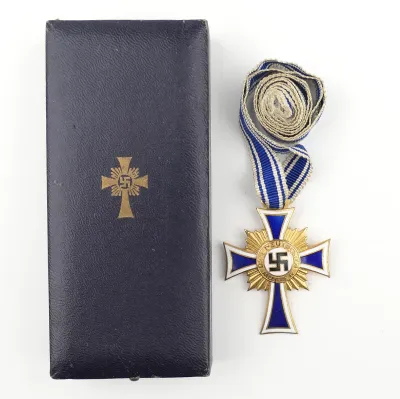 Cased Mother's Cross in Gold