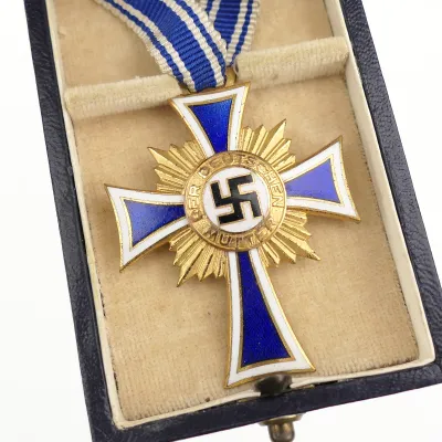 Cased Mother's Cross in Gold – image 2