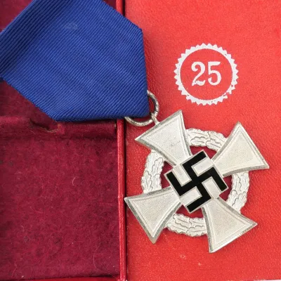 Cased Twenty-five Years Faithful Service Medal – image 2