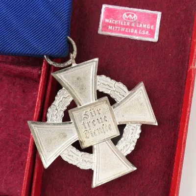 Cased Twenty-five Years Faithful Service Medal – image 4
