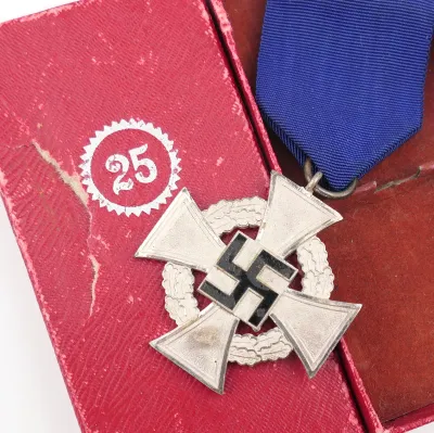 Cased Twenty-five Years Faithful Service Medal – image 2