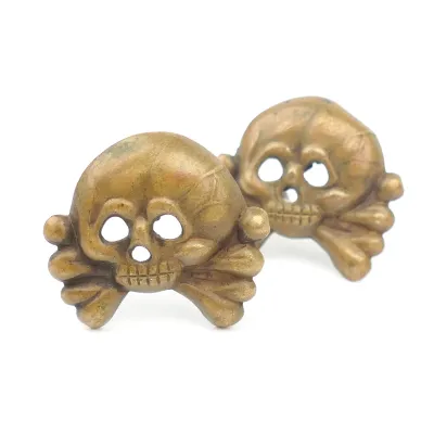 Pair of WH (Heer) Panzer Collar Tab Skulls – image 2
