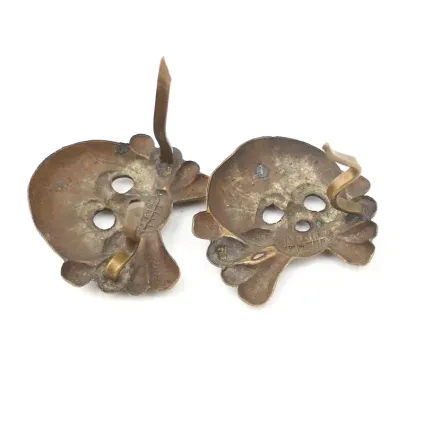 Pair of WH (Heer) Panzer Collar Tab Skulls – image 3